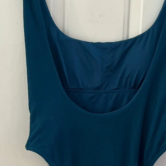 Vitamin A Woman's Plus-Size Blue One-Piece Swim Suit Sz XXL - Picture 4 of 11